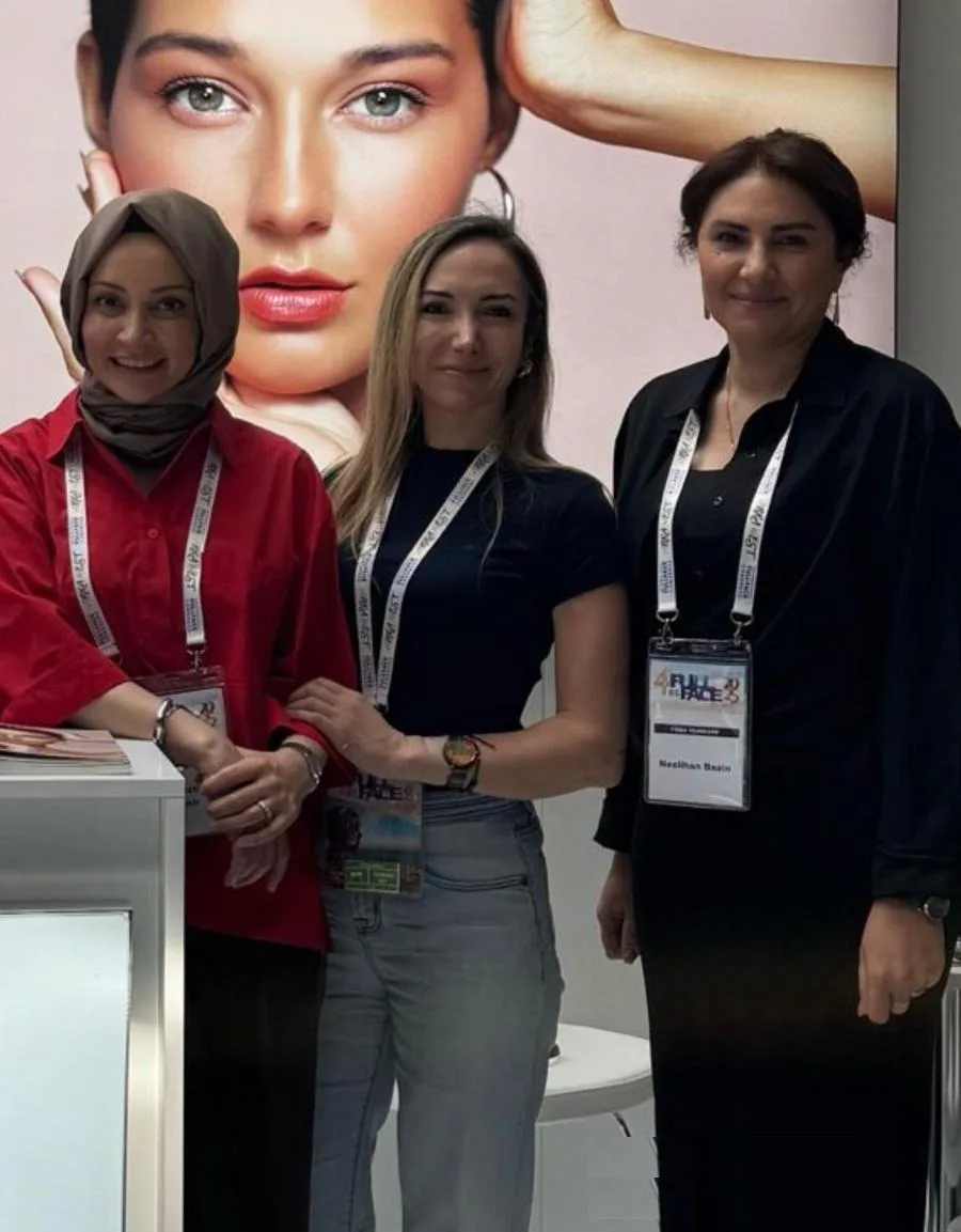 Dr. Cihan Özel,Cilt Yenileme,Mezoterapi,PRP,Botoks,Dolgu,Peeling,Lipoliz,Medikal Estetik,Biyostimülan Tedavi,Saç Mezoterapisi PRP,Bağışıklık Güçlendirme